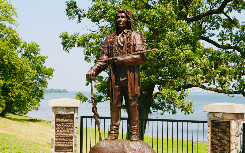 cheif bemidji, Shaynowishkung, statue